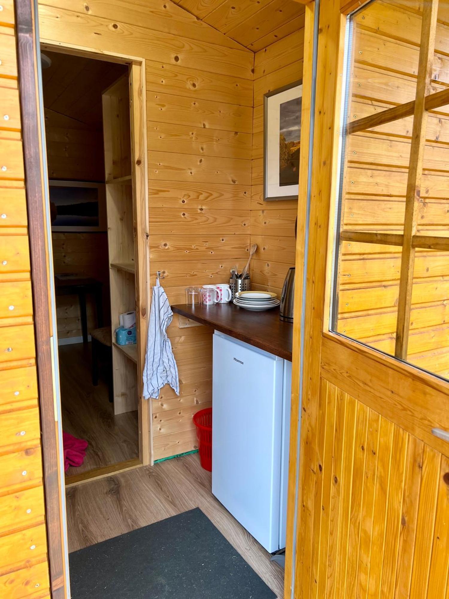 Marika Puhkekuela - Metsanurga Oeoemaja "Shared Bathroom" Nova 外观 照片